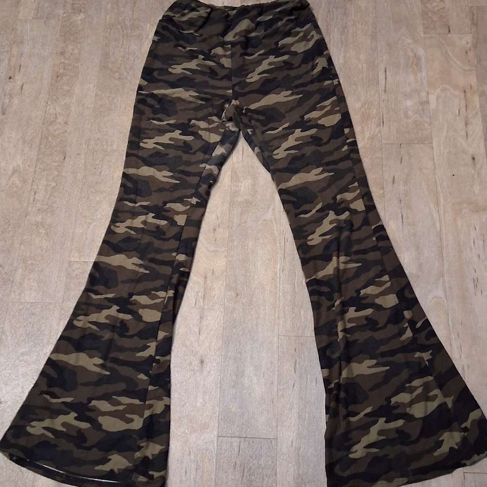 No Boundaries Camouflage Pants